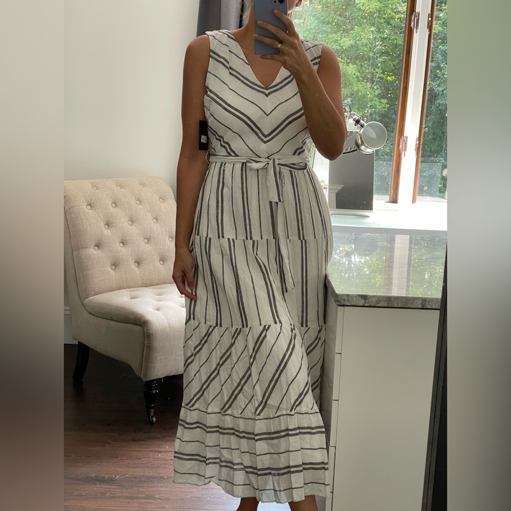 New! Striped Sleeveless Midi Dress with V Neck & Gray/White Design size 6